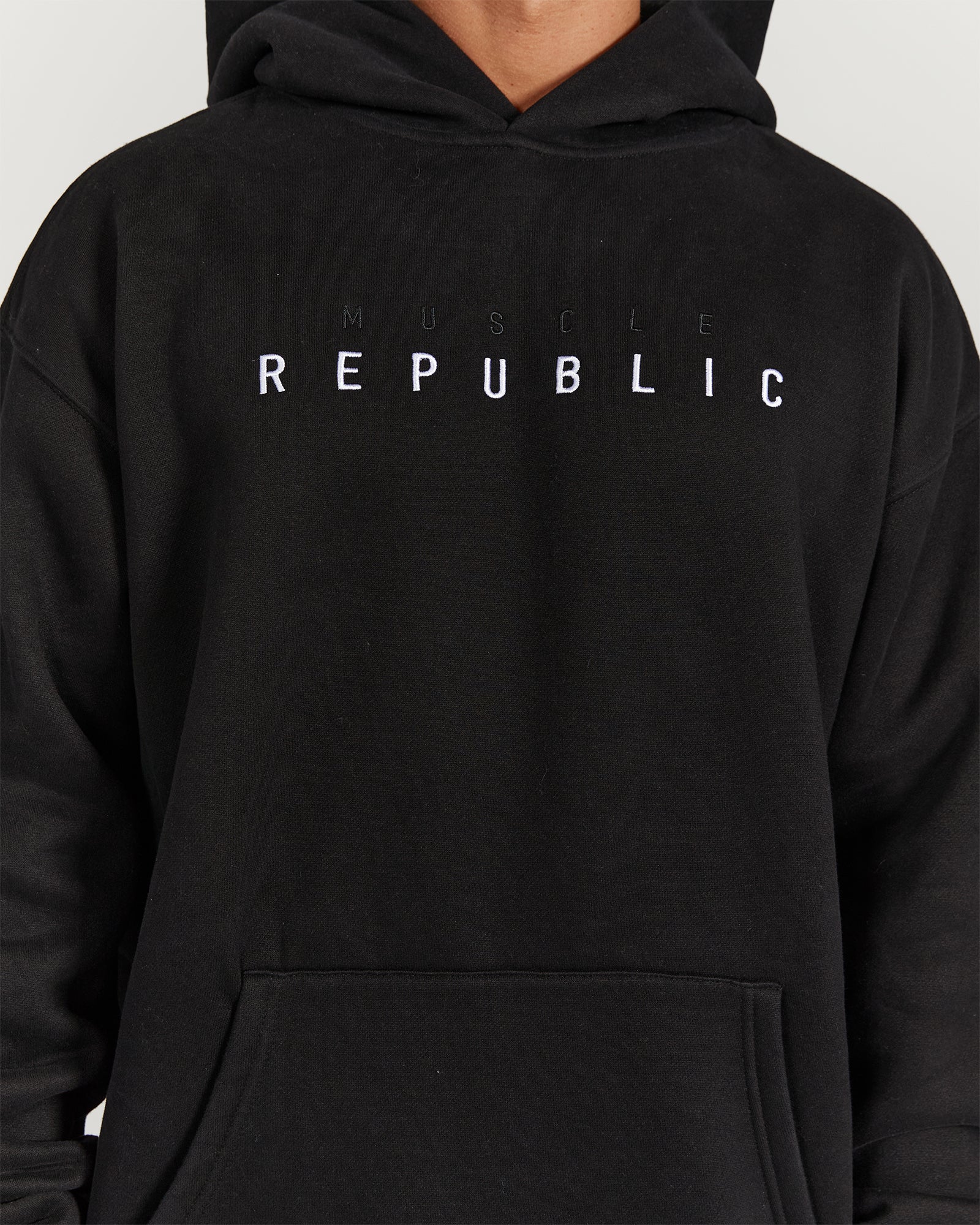 CLASSIC HOODIE - BLACK - Image 4