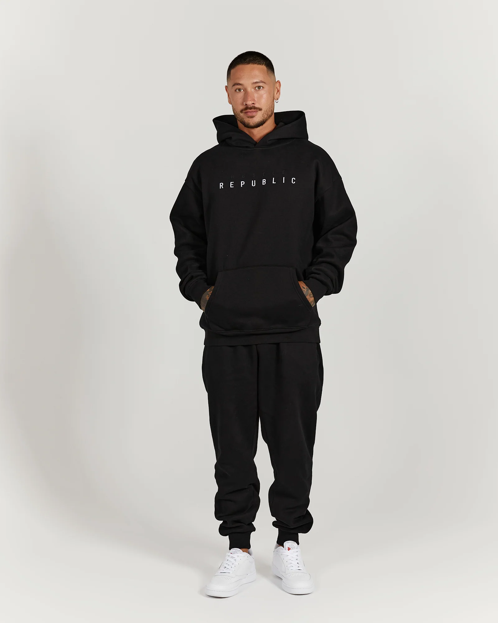 CLASSIC HOODIE - BLACK - Image 5