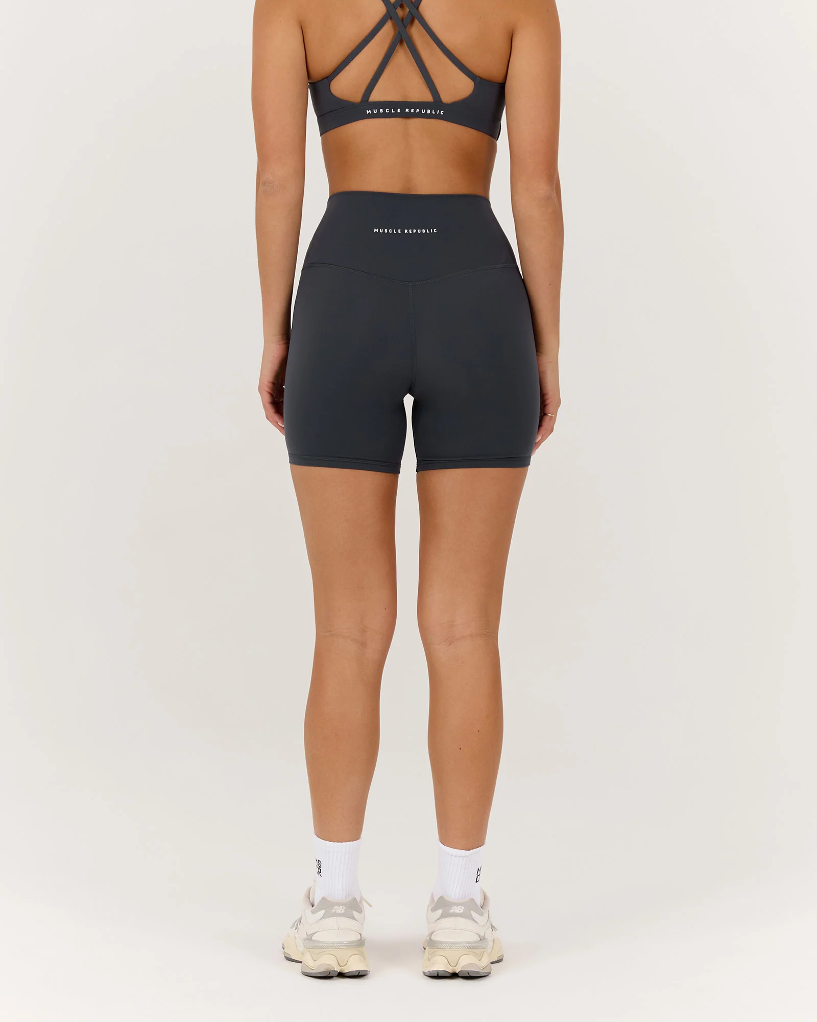LUXE BIKER SHORTS V2 - ALLOY - Image 3