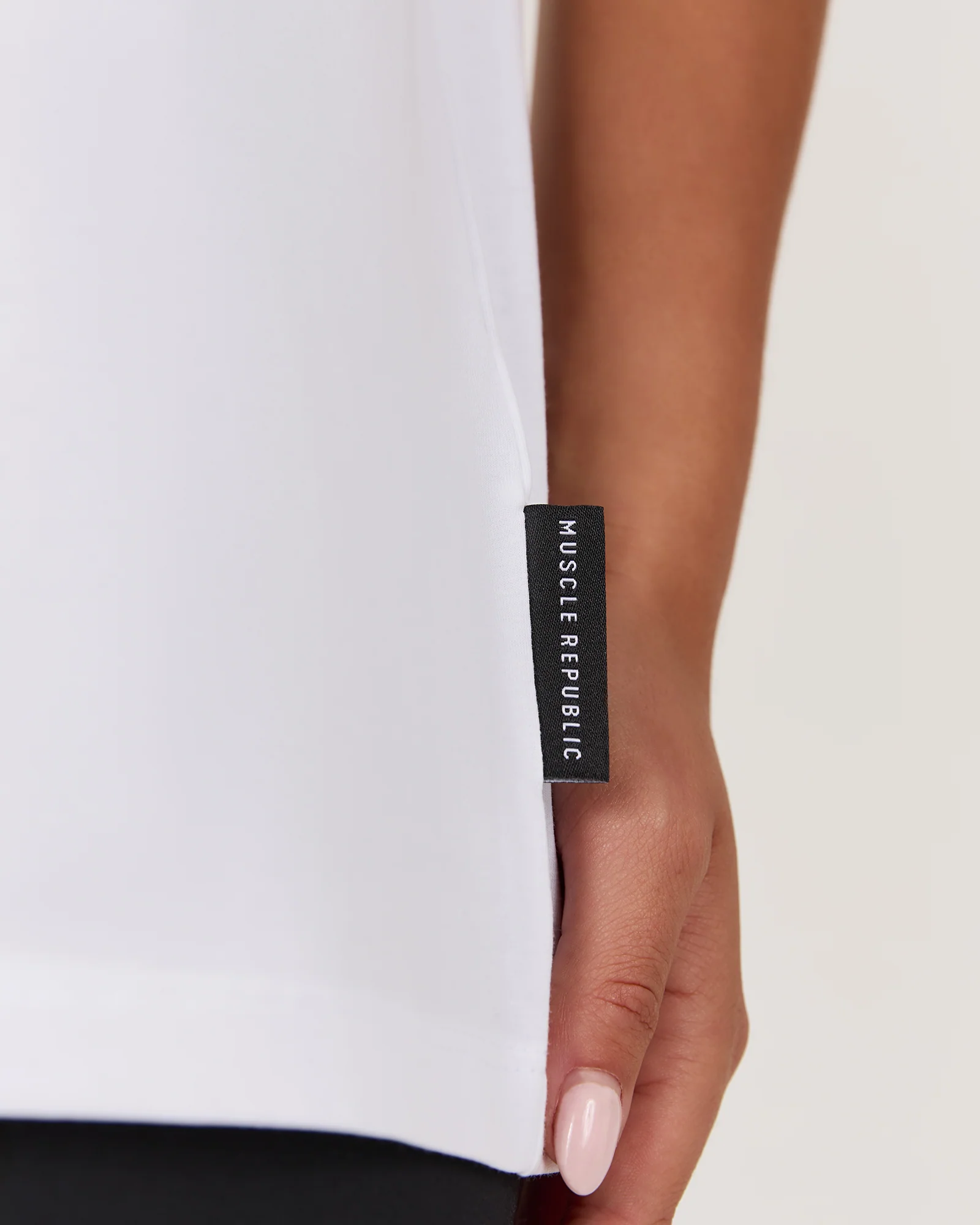 RELAXED ICON TEE - WHITE - Image 6