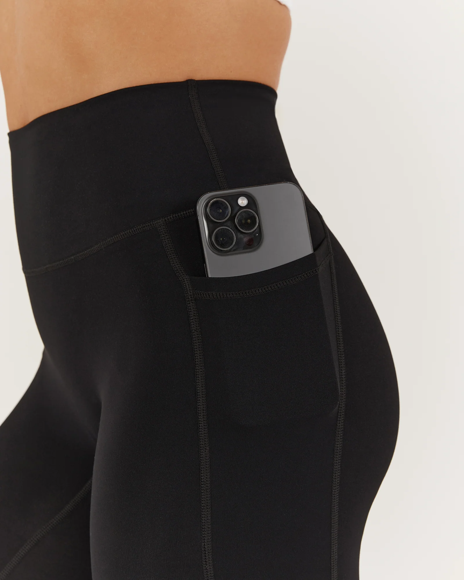 SCULPT POCKET LEGGINGS 7/8 - BLACK - Image 4