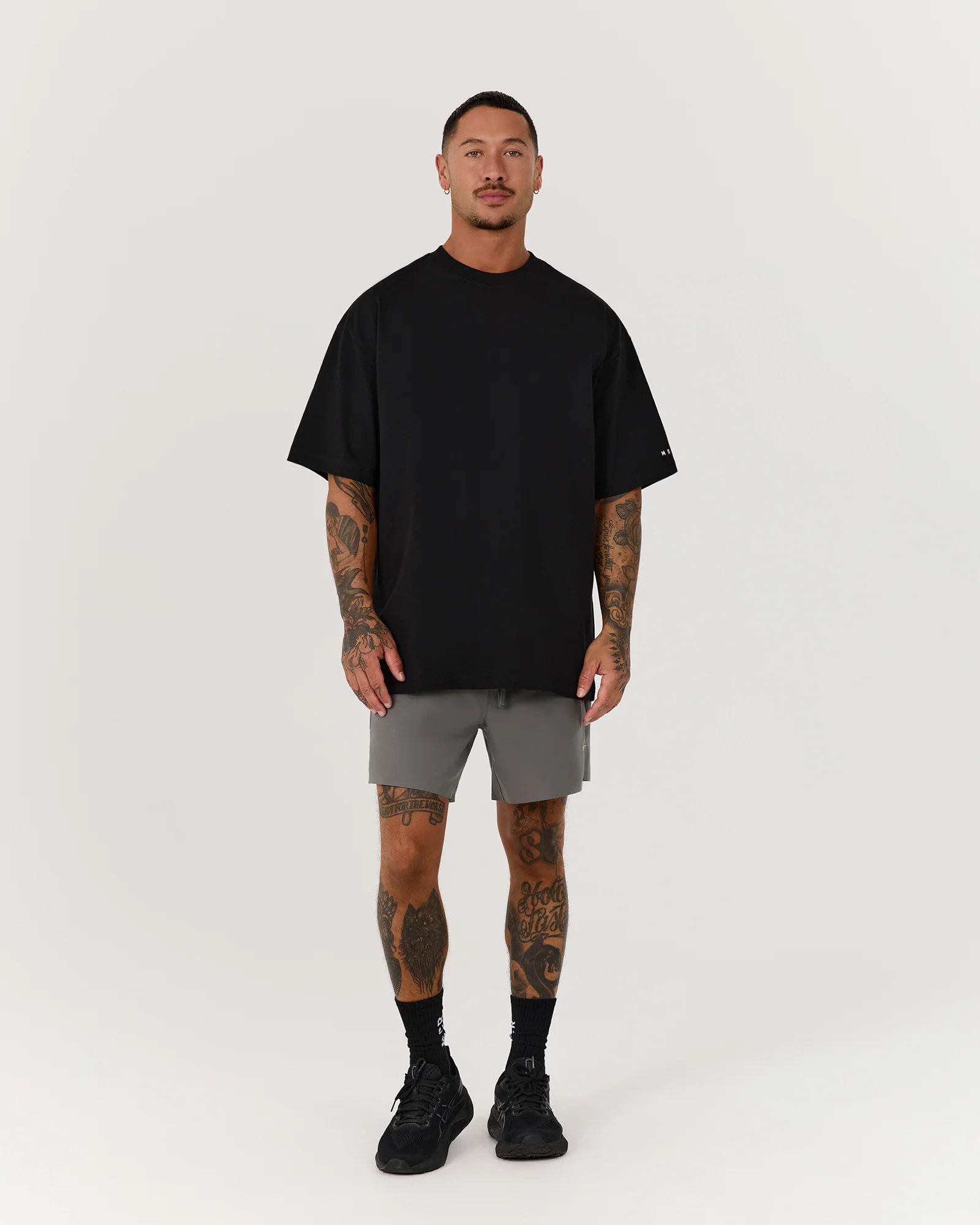 SOLID TIMELESS TEE - BLACK - Image 6